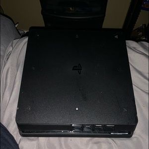 This is my ps4 only had it for a week and it’s comes with controller